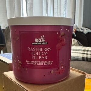 Bath & Body Works Raspberry Holiday Pie Bar 3 Wick Candle